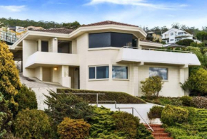 Swan Sea Retreat - Stunning 360 Waterfront views